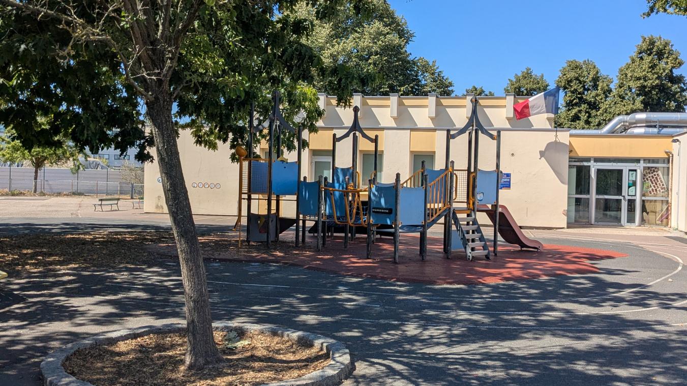 « Tout le monde n’a pas forcément de parc » : à Rouen, des cours d’école ouvrent aux familles…