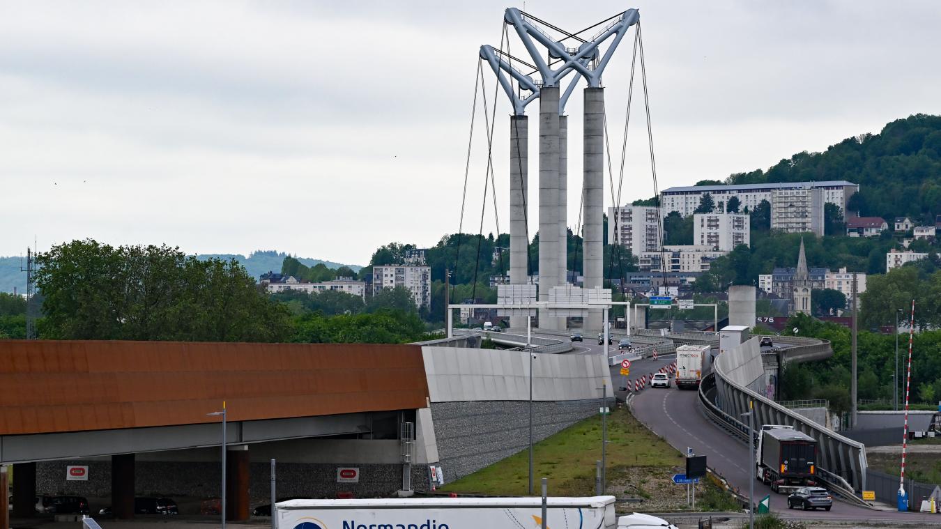 Accident sur le pont Flaubert à Rouen : un conducteur interpellé après une collision