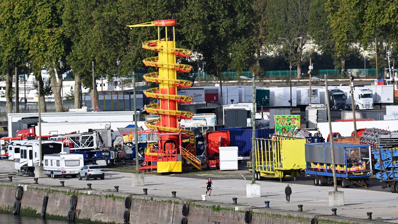 Foire Saint-Romain 2026 à Rouen : les attractions commencent à s’installer sur l’esplanade…