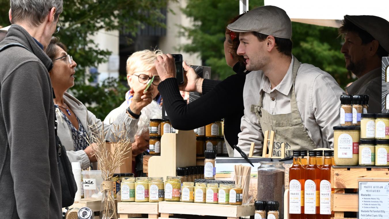 Producteurs, spécialités normandes, animations… Revivez la 27e Fête du ventre à Rouen en images