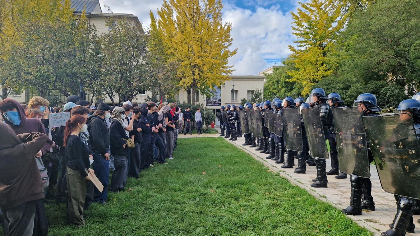Mobilisation lycéenne : à Rouen, près de 2000 jeunes et quelques professeurs manifestent dans…